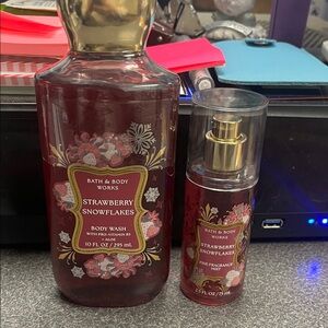Bath and body Works, Strawberry snowflakes set price firm